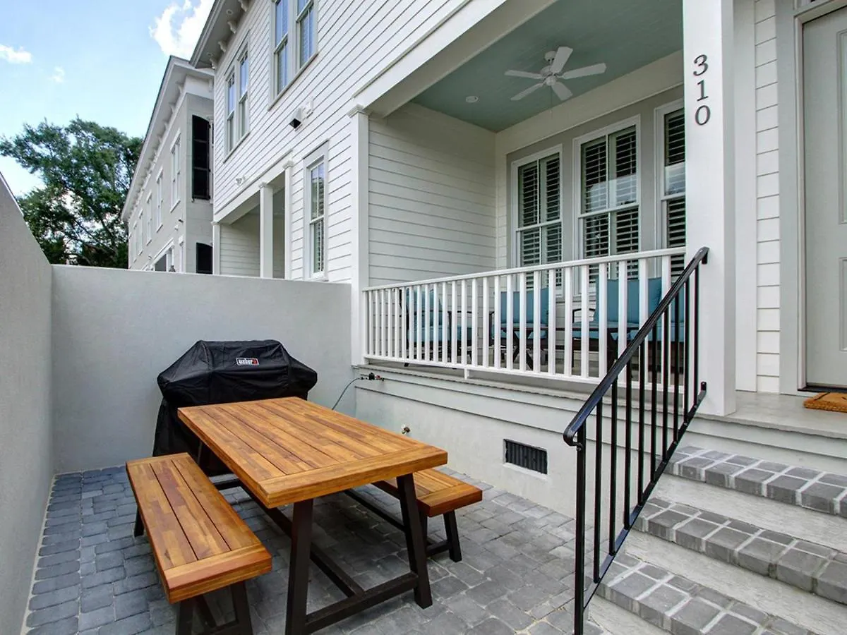 Lady Gwinnett Savannah Holiday home